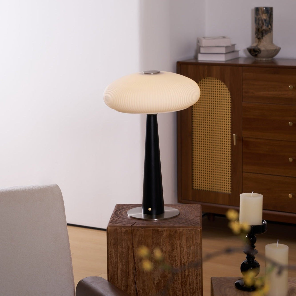Lámpara de mesa minimalista de madera resplandor