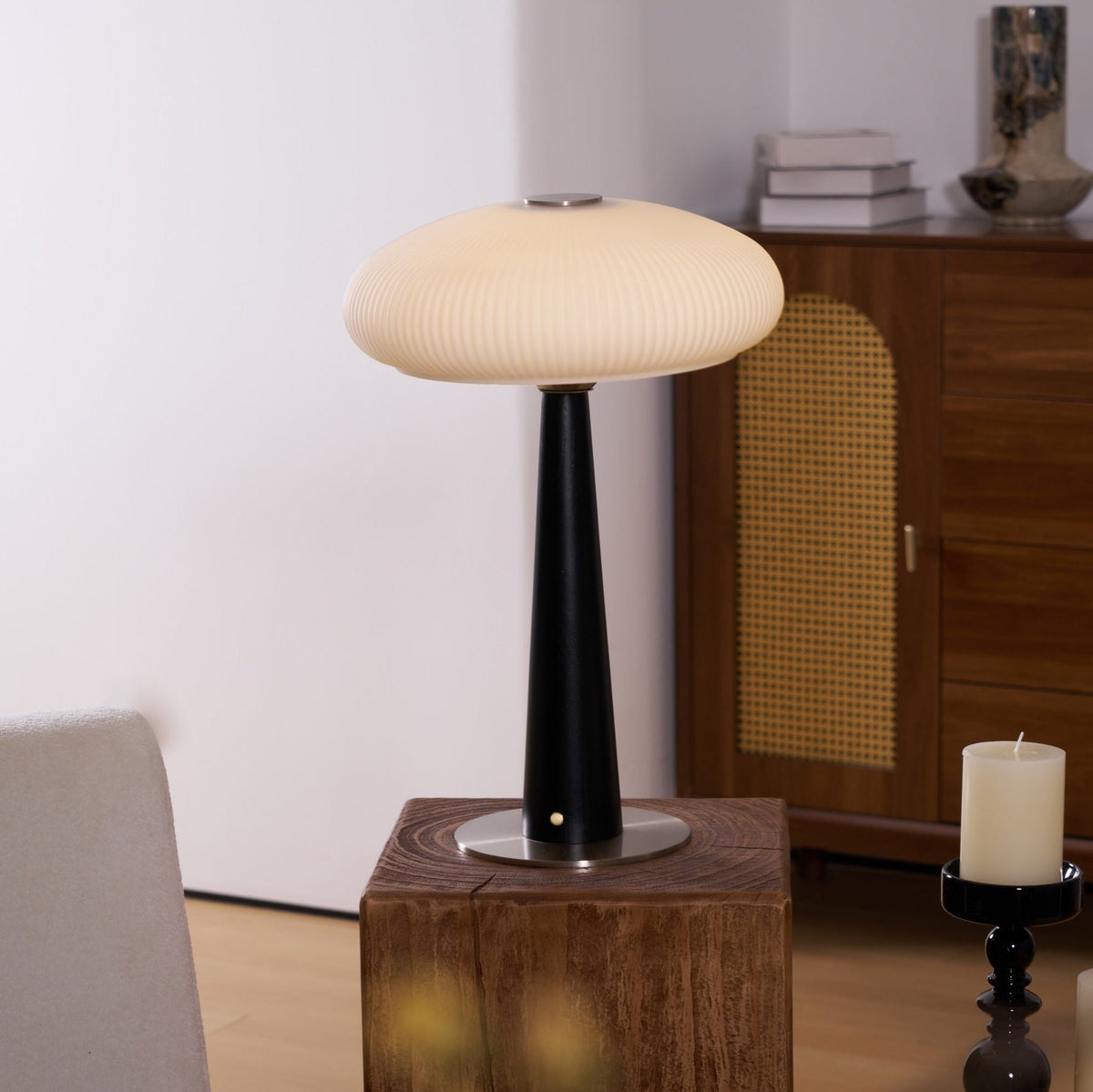 Lámpara de mesa minimalista de madera resplandor