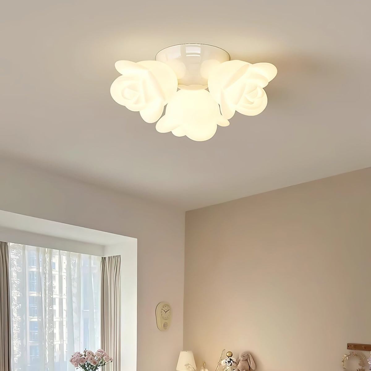 Lámpara de techo con florón metálico y forma floral artística en rosa PE de metal