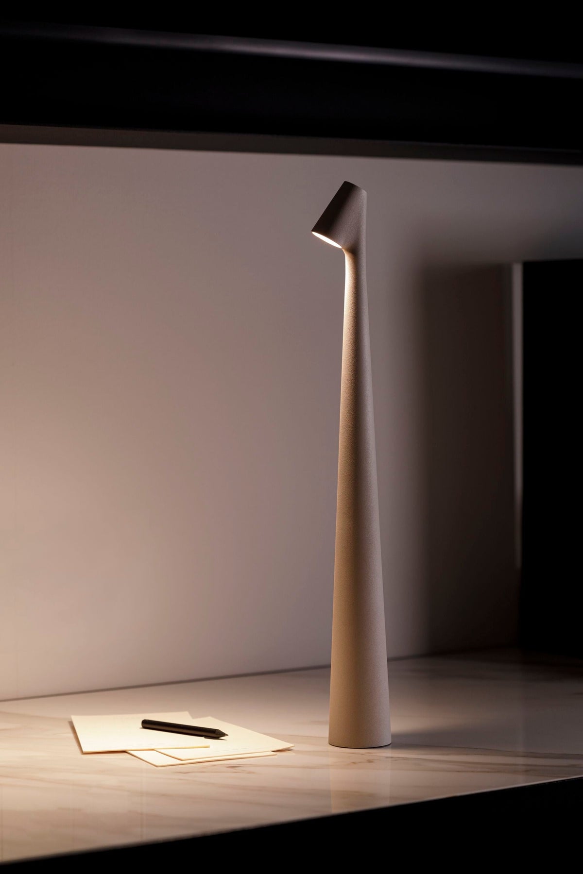 Nirerora lámpara de mesa de acrílico minimalista