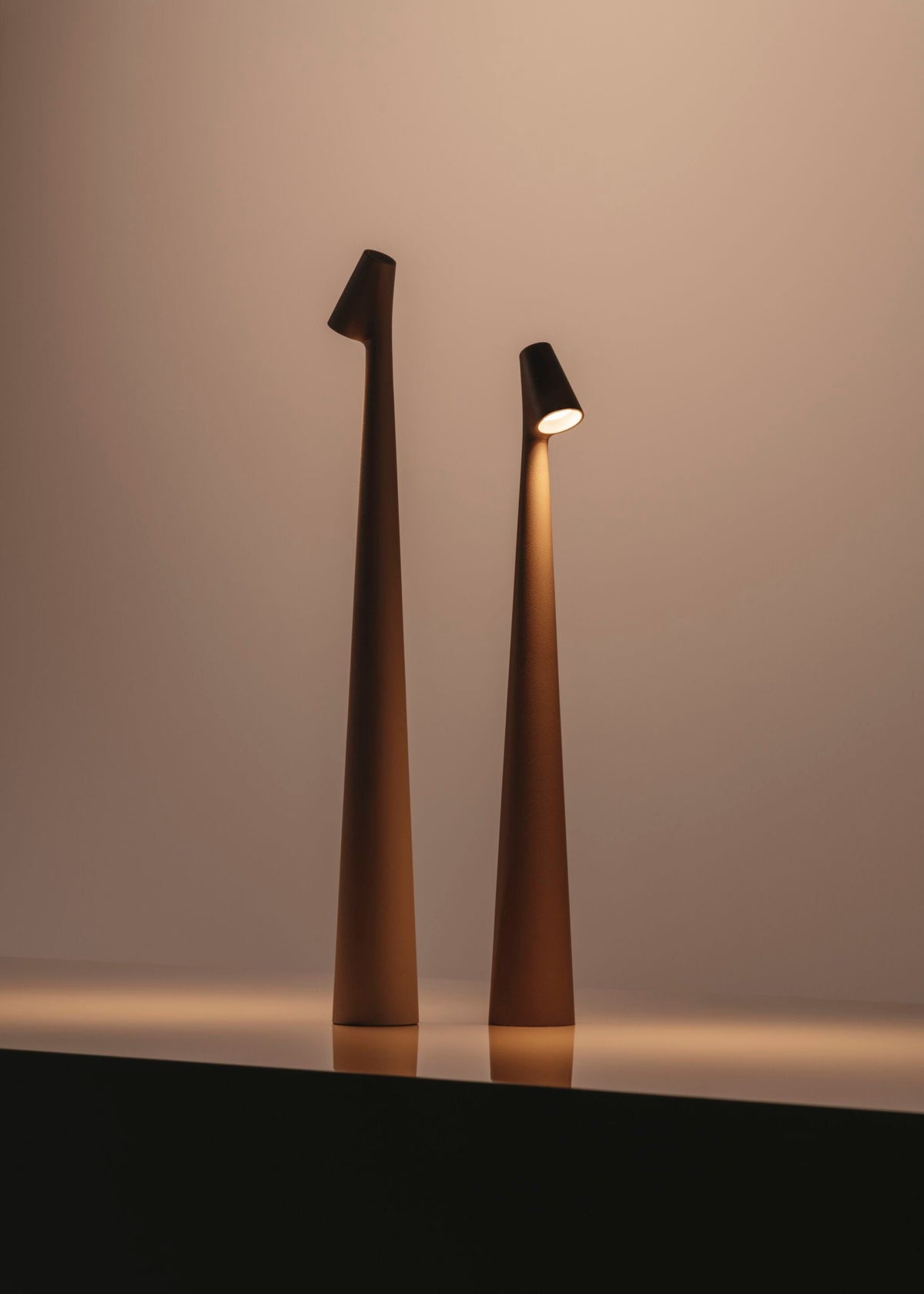 Nirerora lámpara de mesa de acrílico minimalista