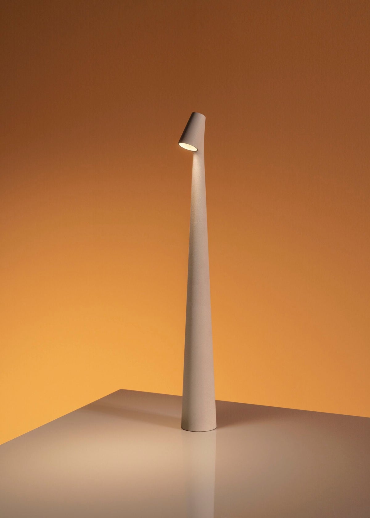 Nirerora lámpara de mesa de acrílico minimalista