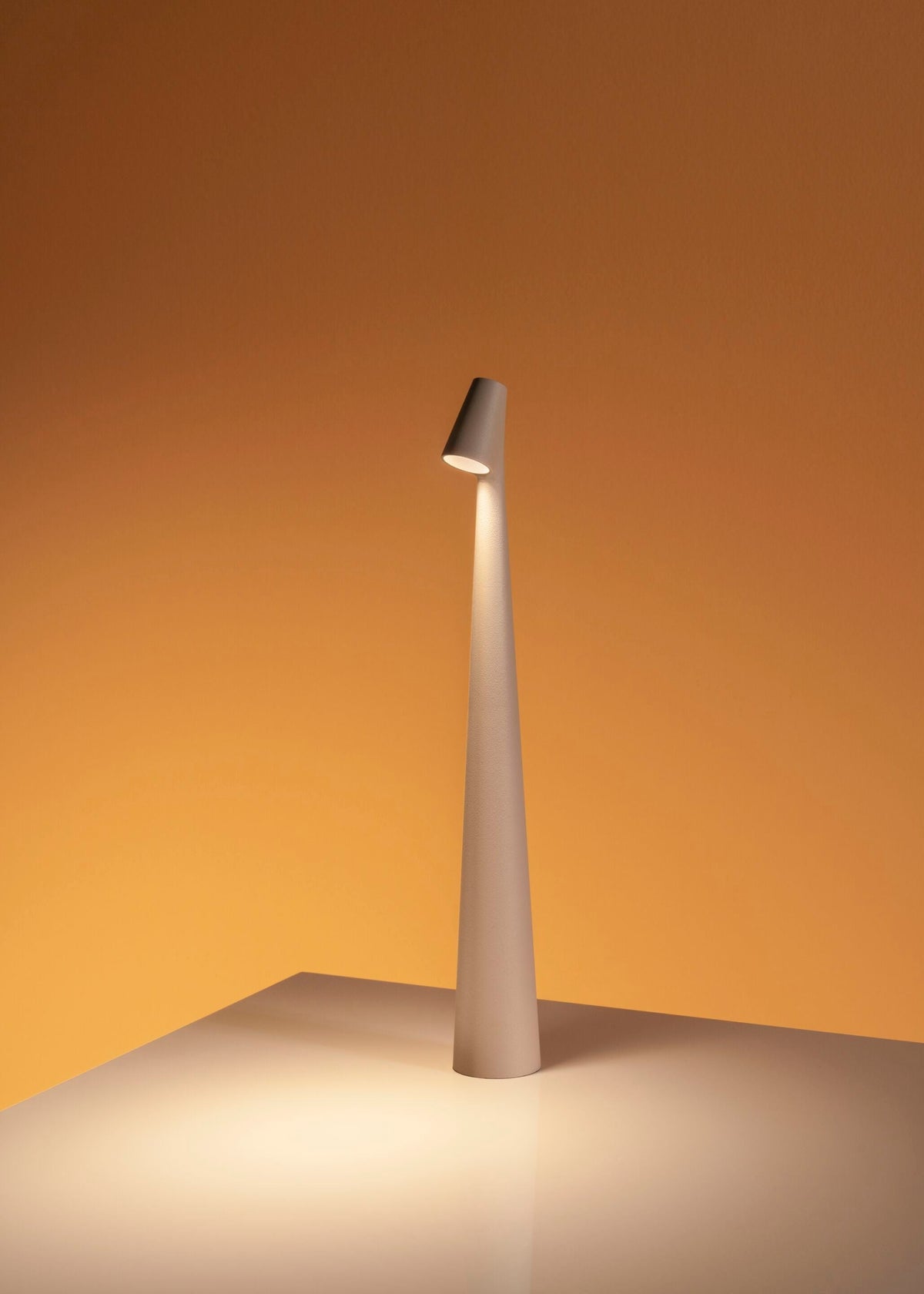 Nirerora lámpara de mesa de acrílico minimalista