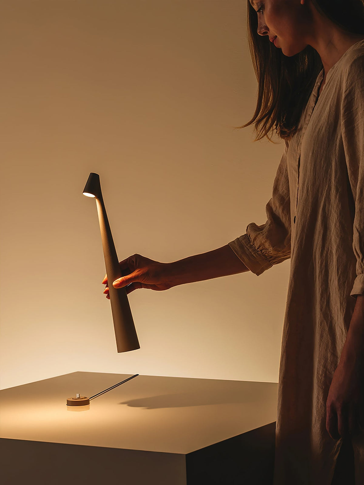 Nirerora lámpara de mesa de acrílico minimalista
