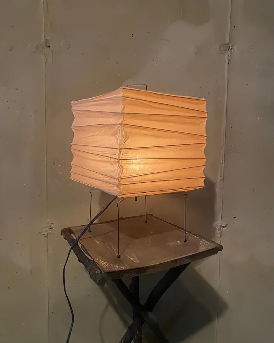 Tavina lámpara de mesa