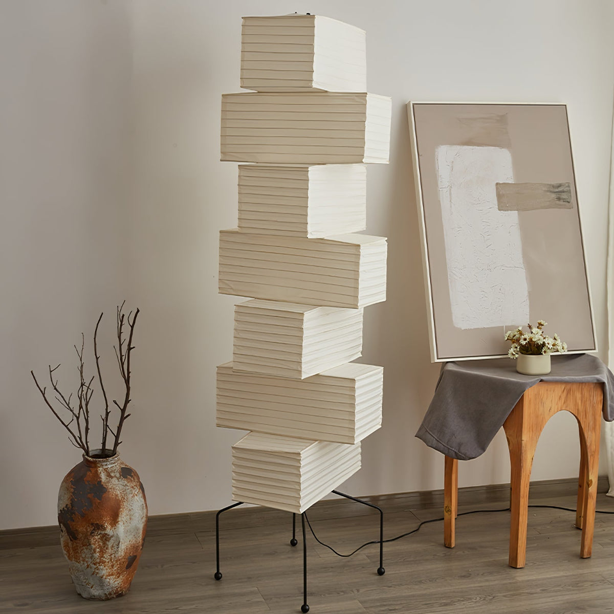 Avara lámpara de pie de papel