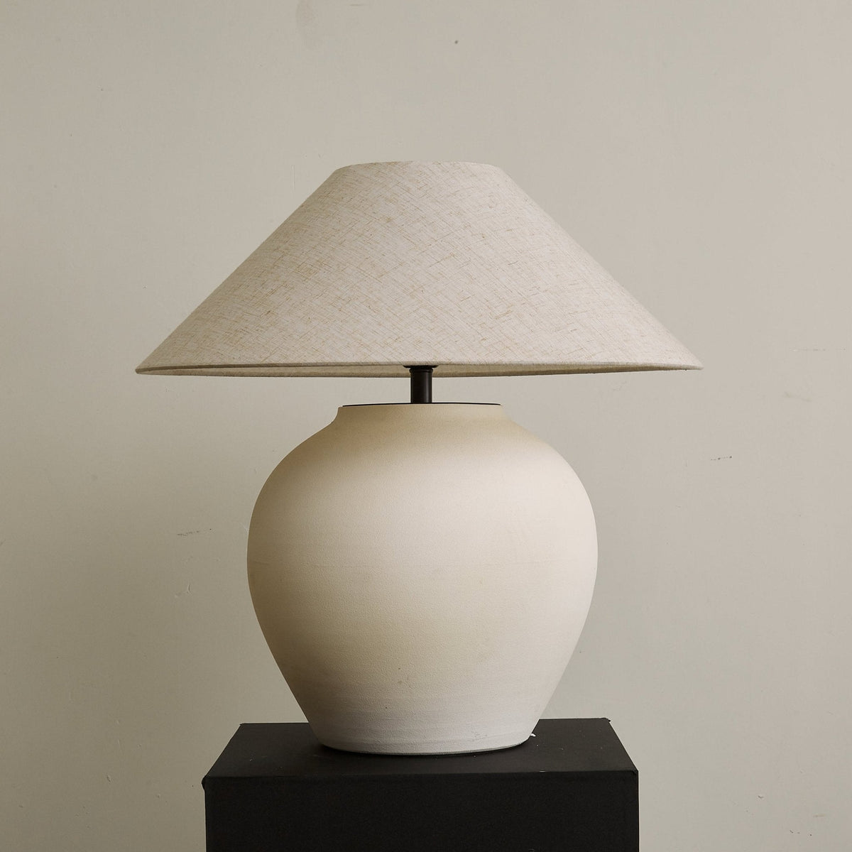 Clay lámpara de mesa minimalista cónica