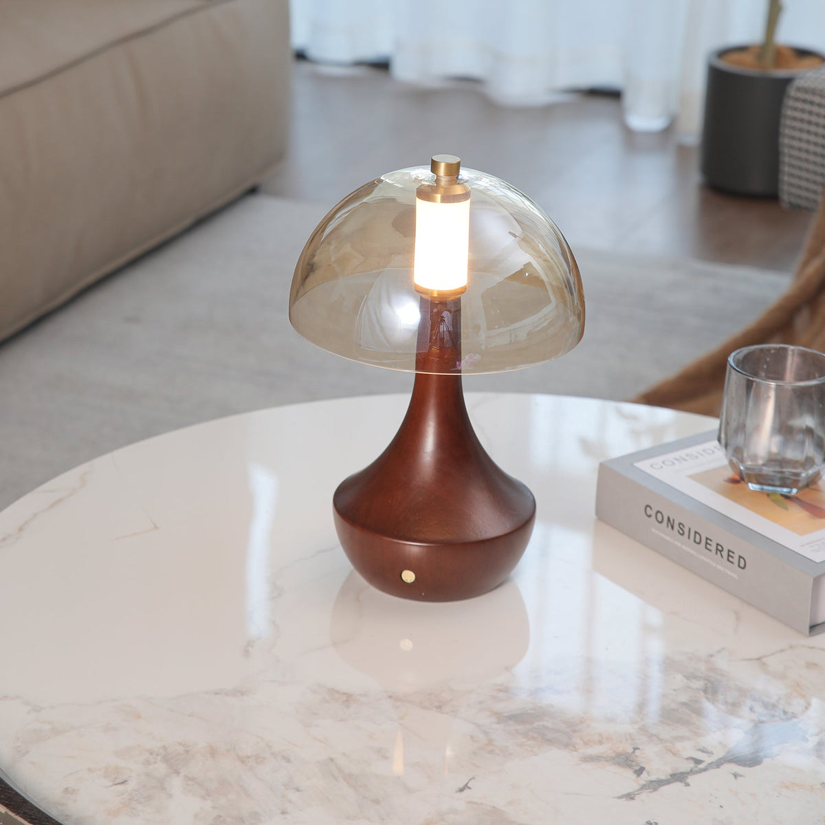 Aurae lámpara de mesa moderna de madera y vidrio
