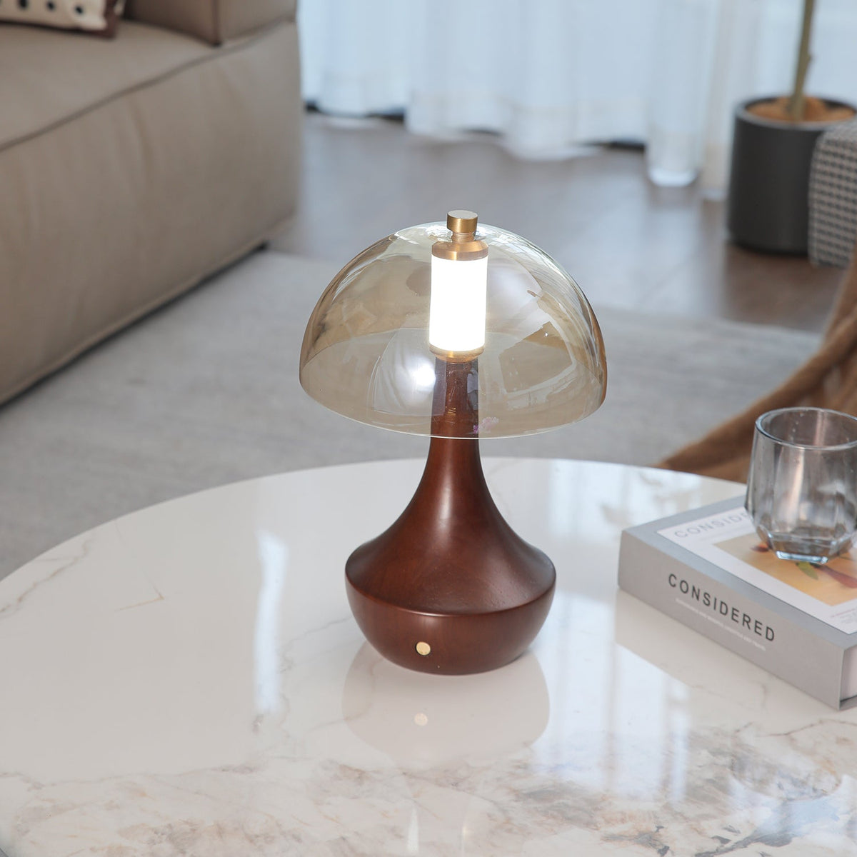 Aurae lámpara de mesa moderna de madera y vidrio
