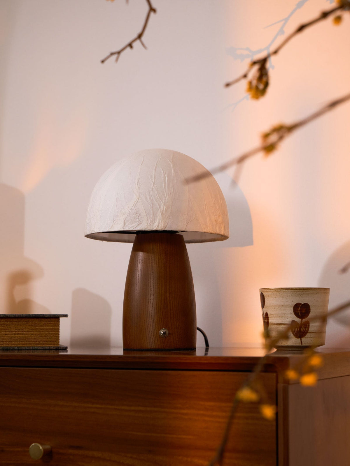 Nimbus lámpara de mesa de madera y tela