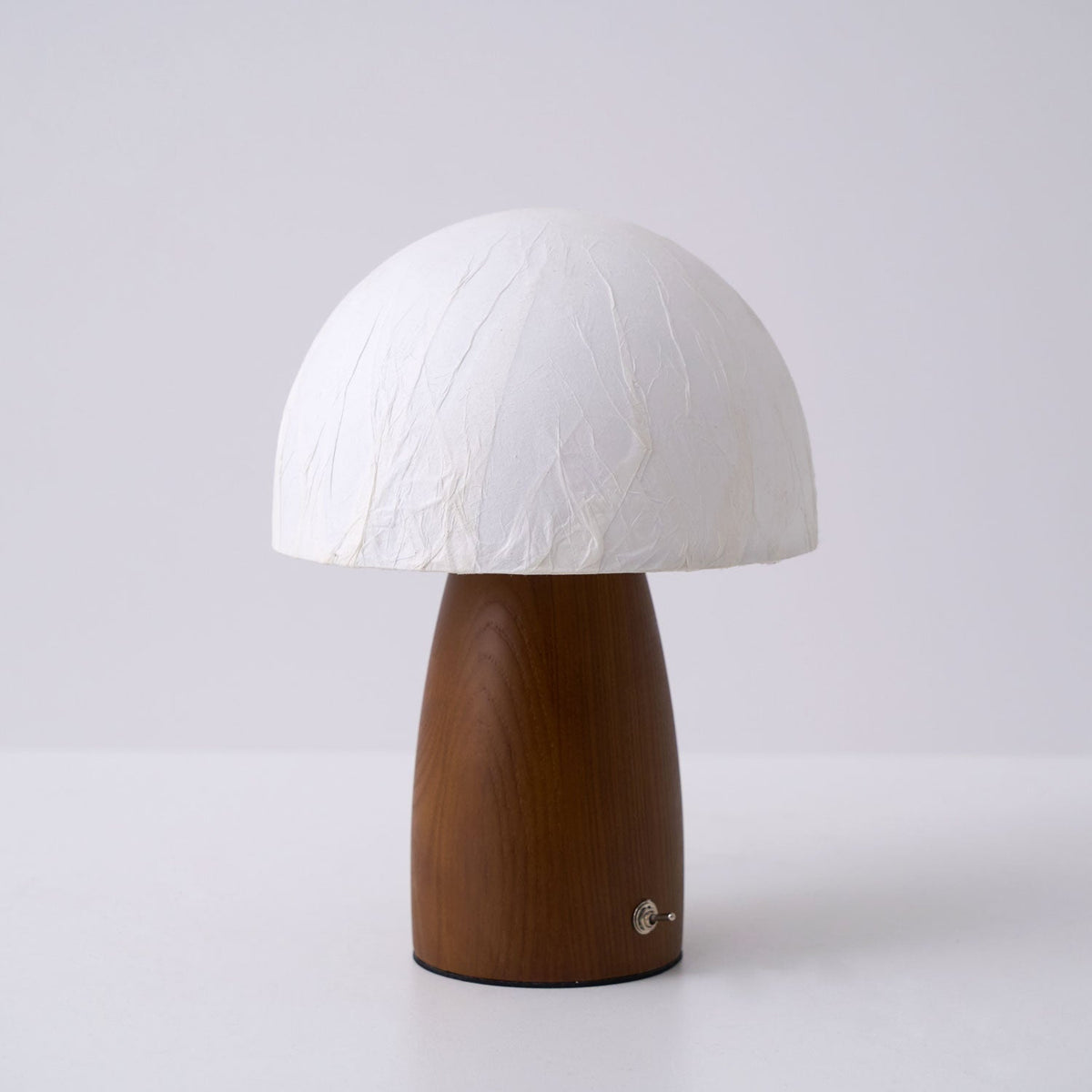 Nimbus lámpara de mesa de madera y tela