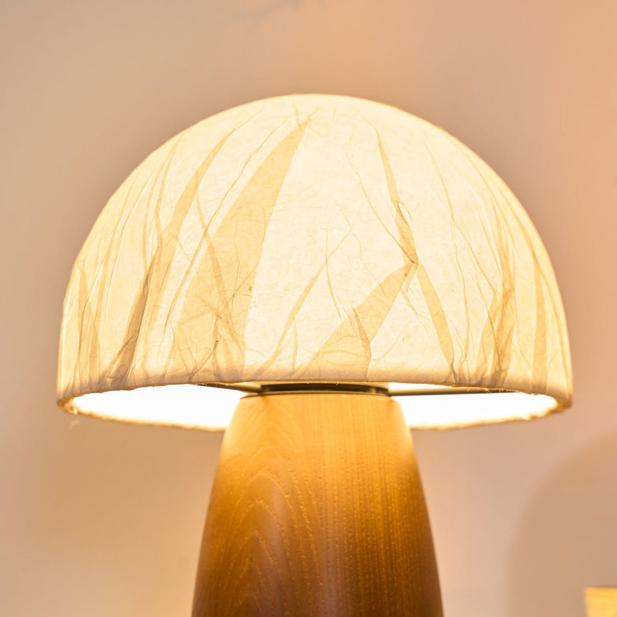 Nimbus lámpara de mesa de madera y tela