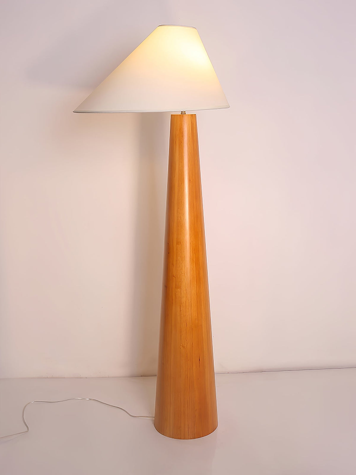 Pinnacle lámpara de pie minimalista de madera