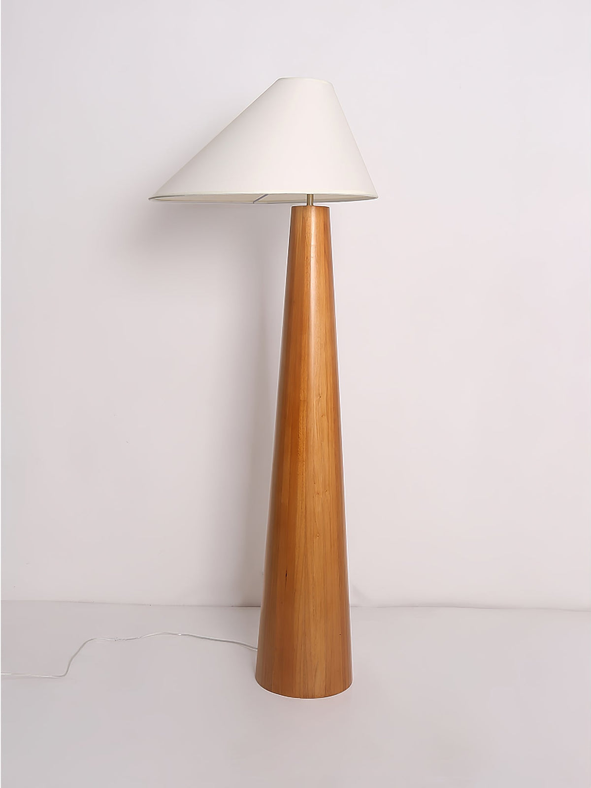 Pinnacle lámpara de pie minimalista de madera