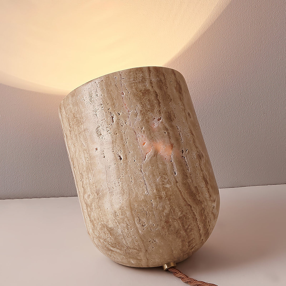 Valuaine lámpara de mesa travertino Tapered Block