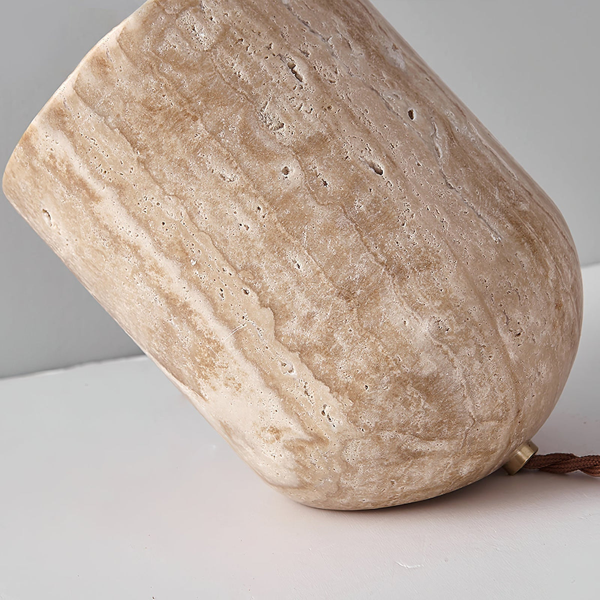 Valuaine lámpara de mesa travertino Tapered Block