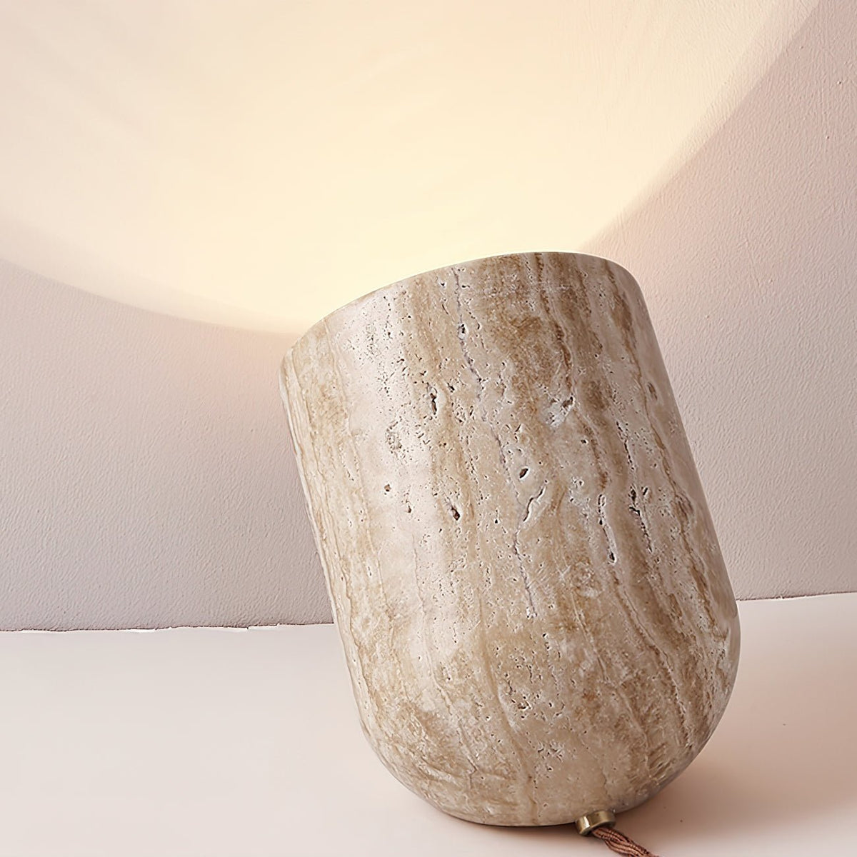 Valuaine lámpara de mesa travertino Tapered Block