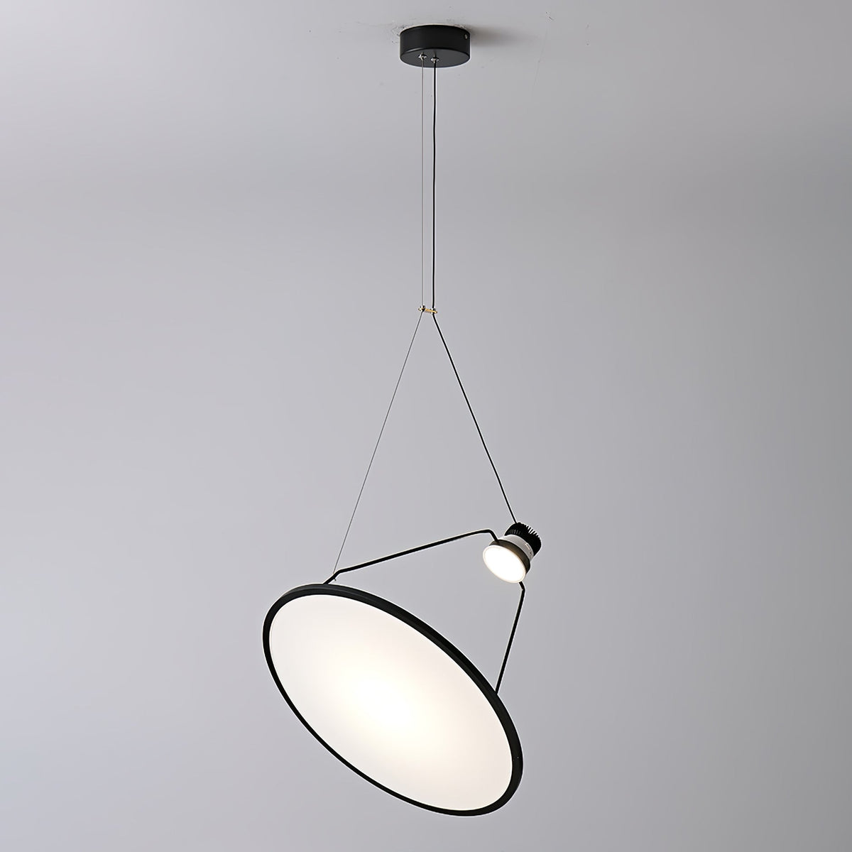 Brio lámpara colgante minimalista de acero