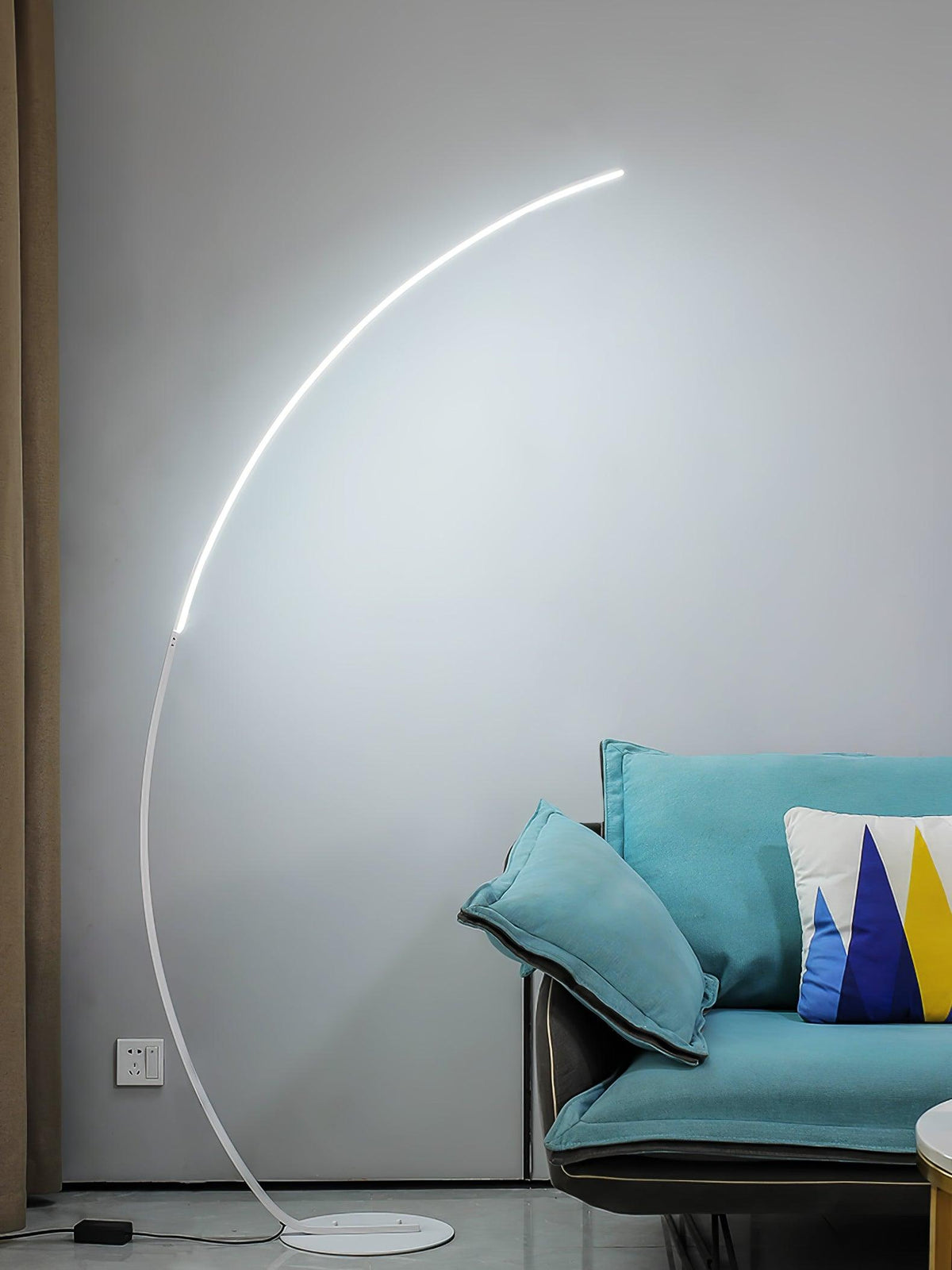 Zophaor aplique de pared Mid-Century de vidrio y latón