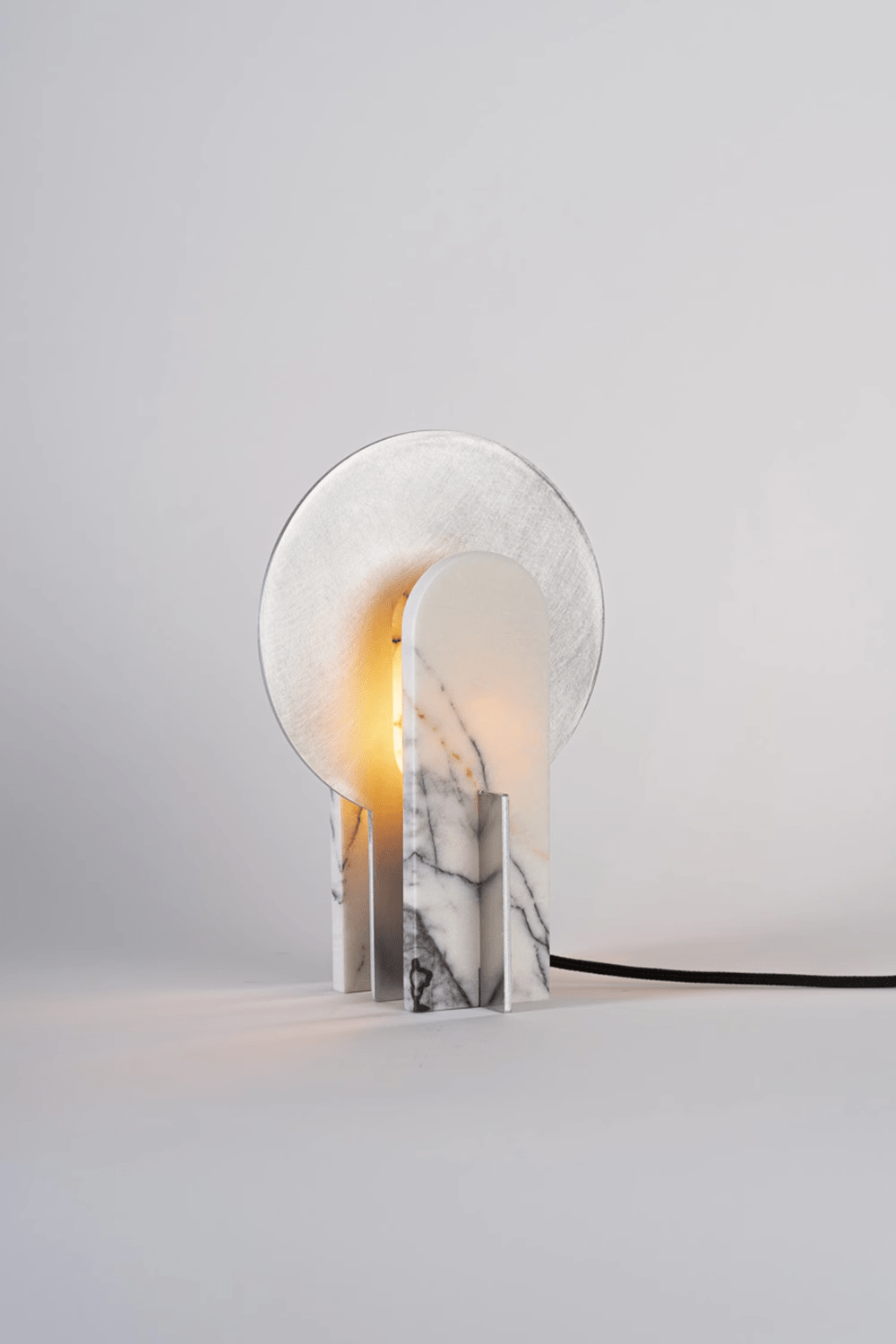 Solvique lámpara de mesa Arch de mármol