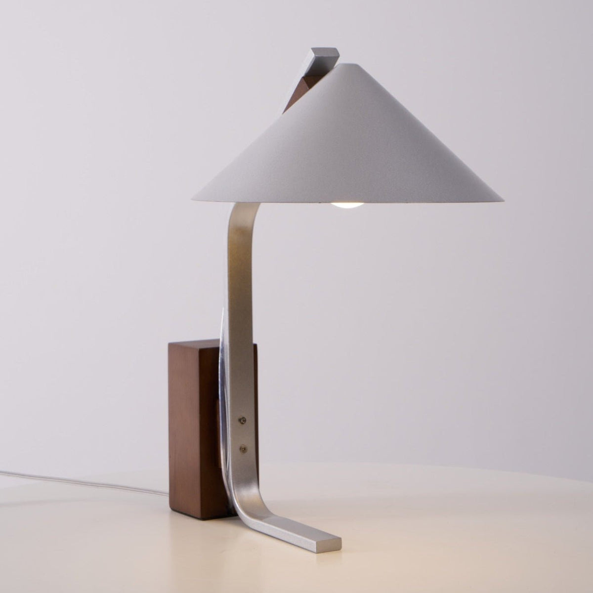Ireld lámpara de mesa moderna