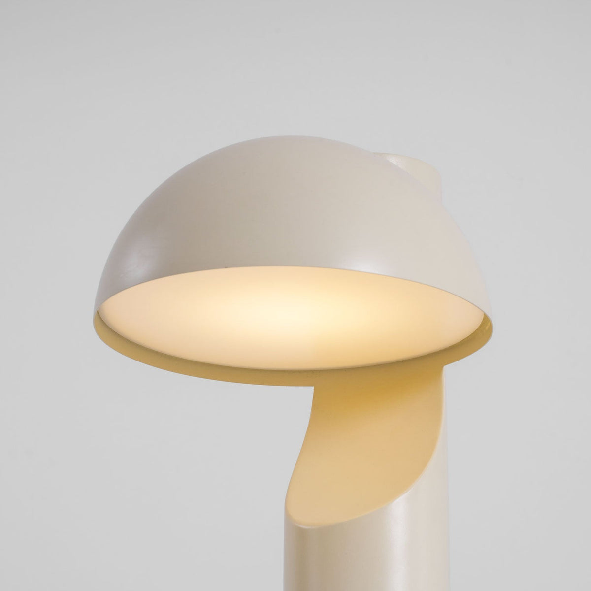 Belviora lámpara de mesa minimalista