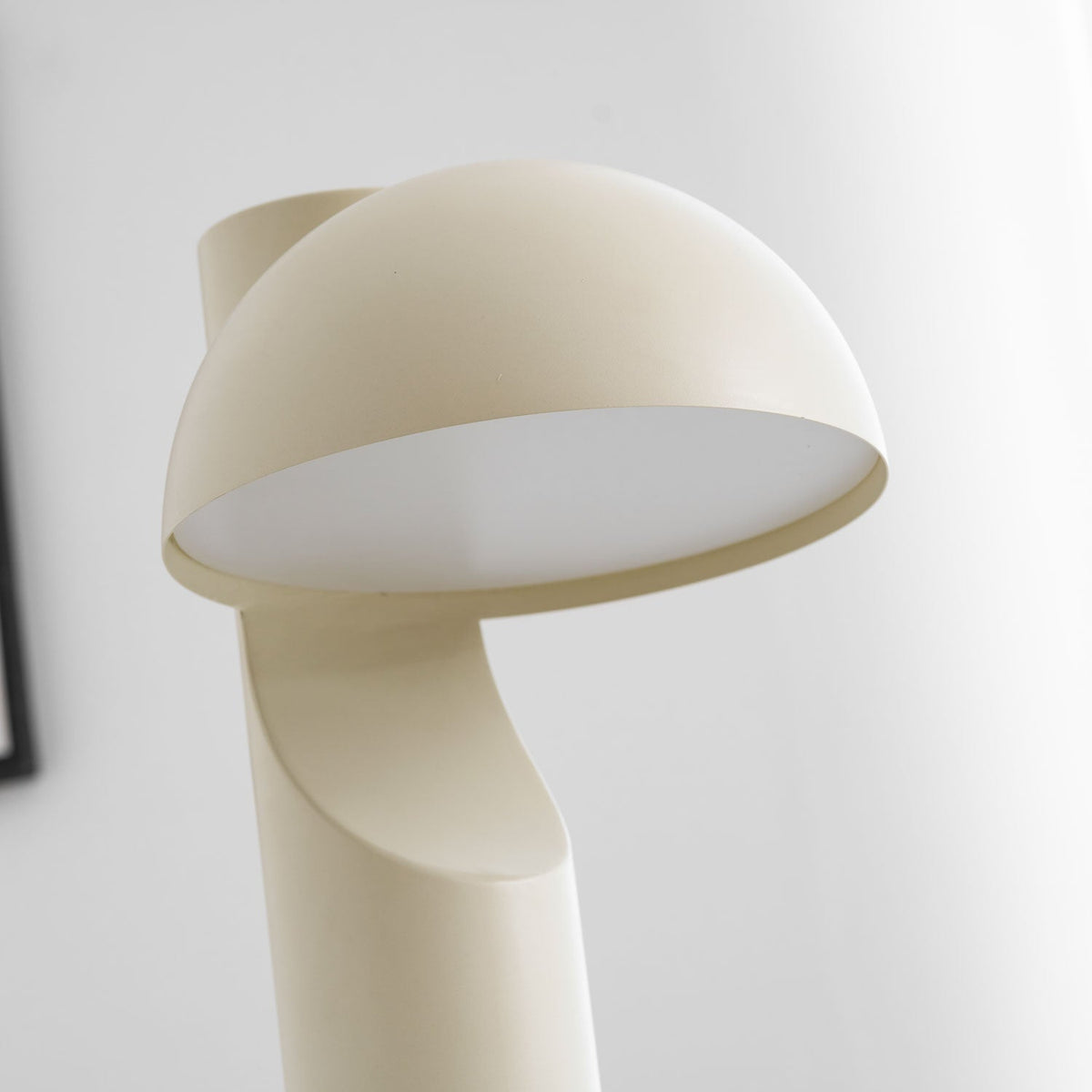 Belviora lámpara de mesa minimalista