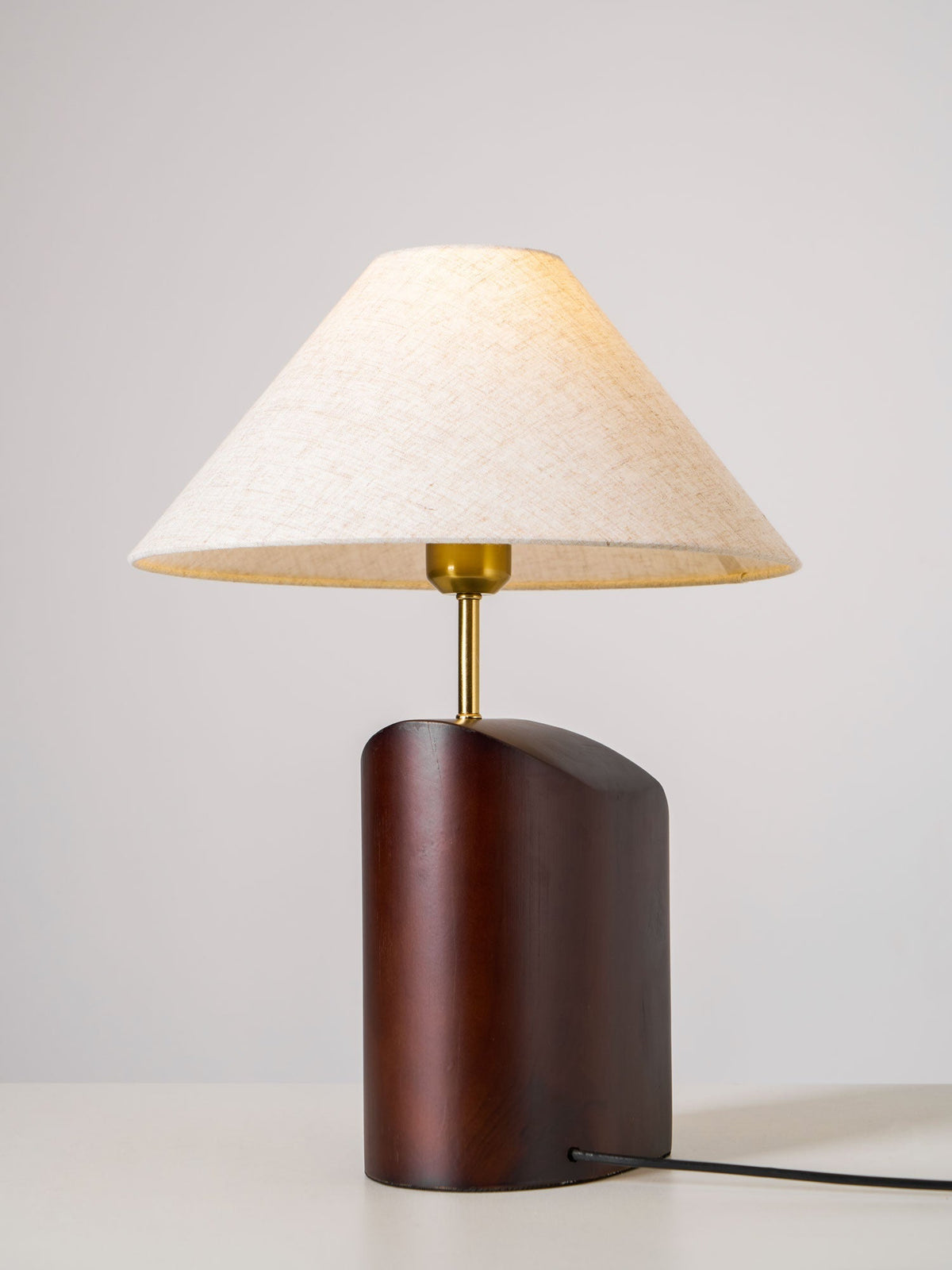 Halene lámpara de mesa de madera y tejido