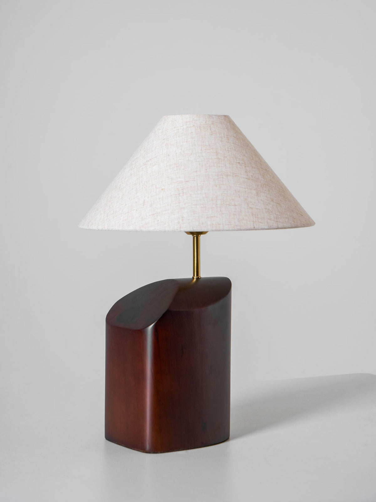 Halene lámpara de mesa de madera y tejido
