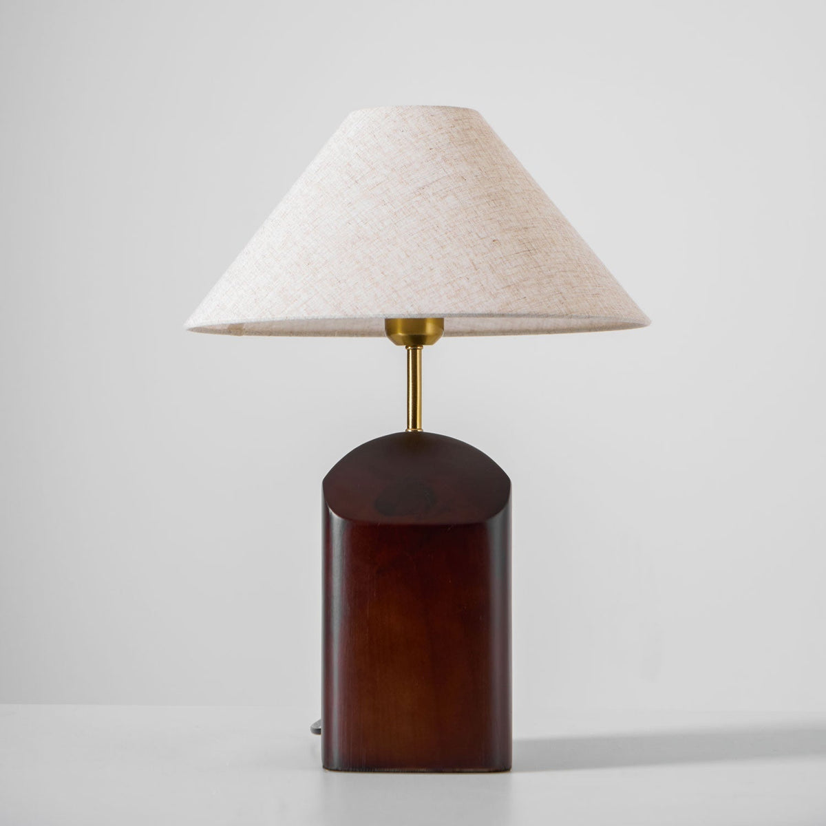 Halene lámpara de mesa de madera y tejido