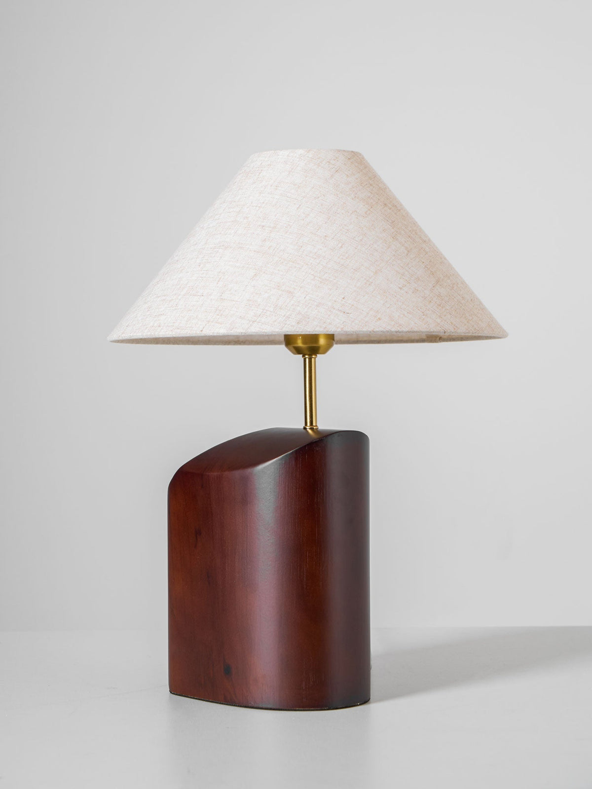 Halene lámpara de mesa de madera y tejido
