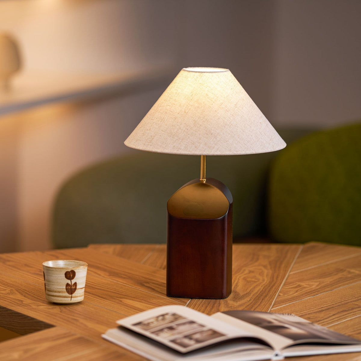 Halene lámpara de mesa de madera y tejido