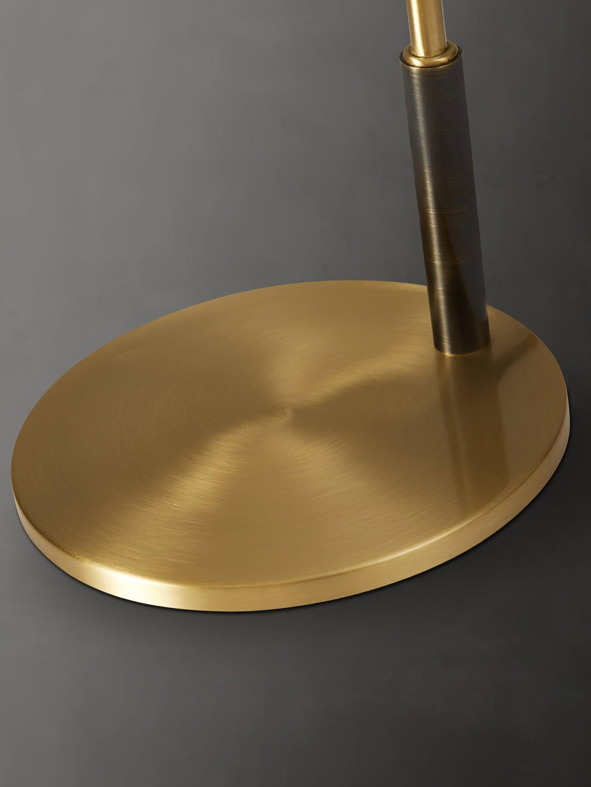 Zorase lámpara de mesa industrial de latón