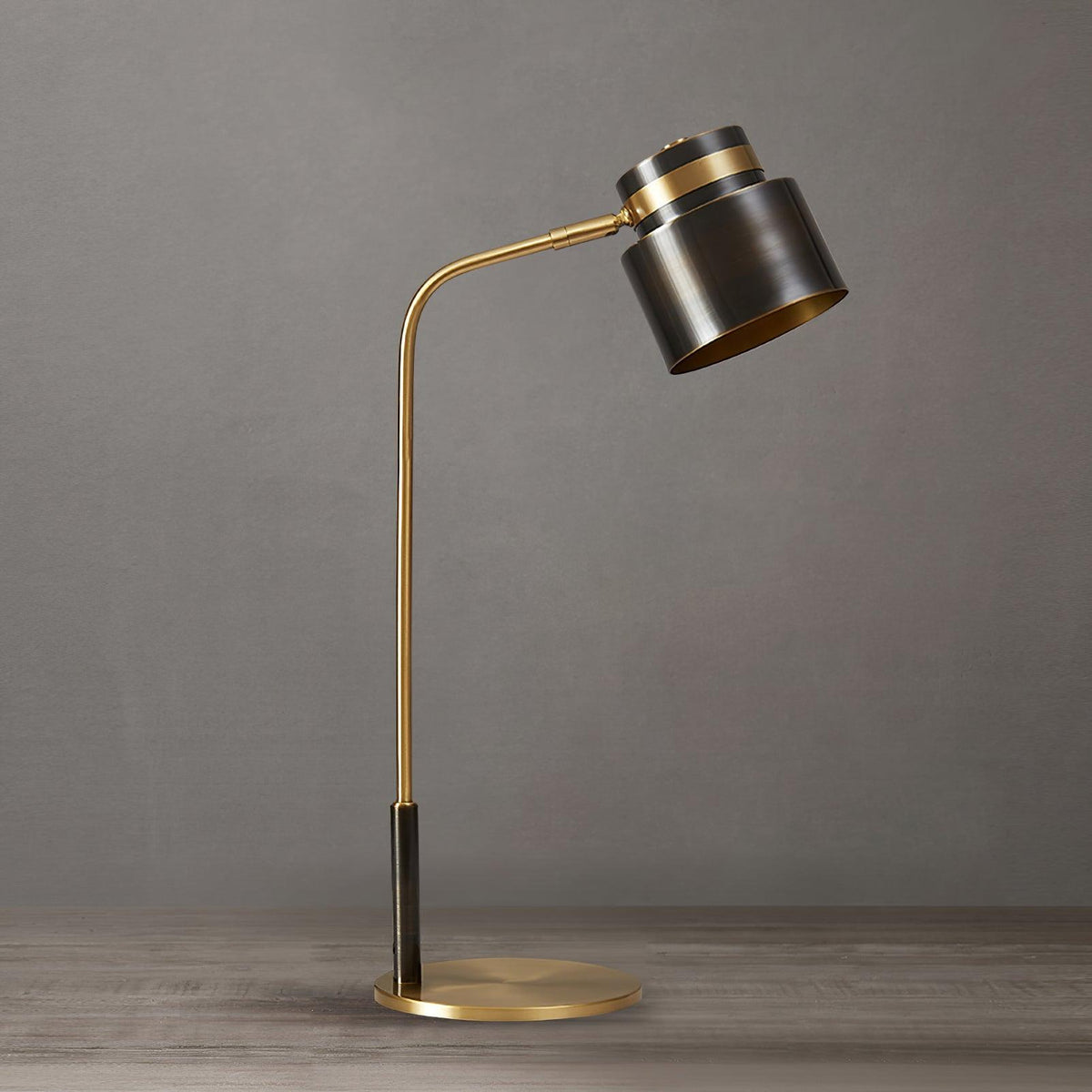 Zorase lámpara de mesa industrial de latón