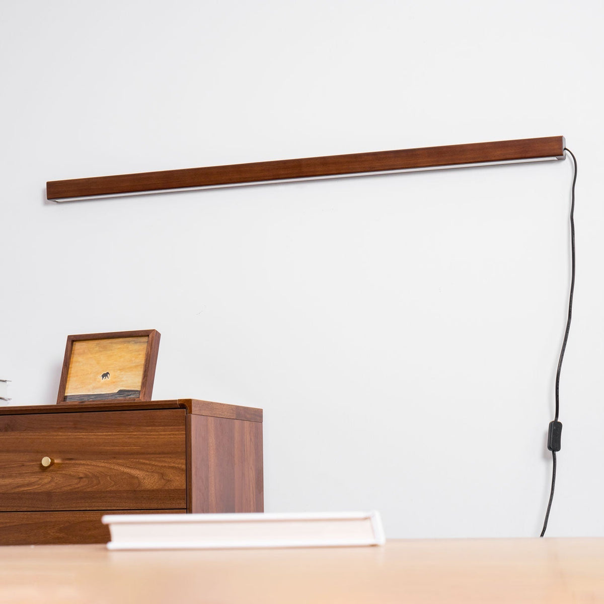 Bryf aplique de pared lineal de madera con enchufe enchufable