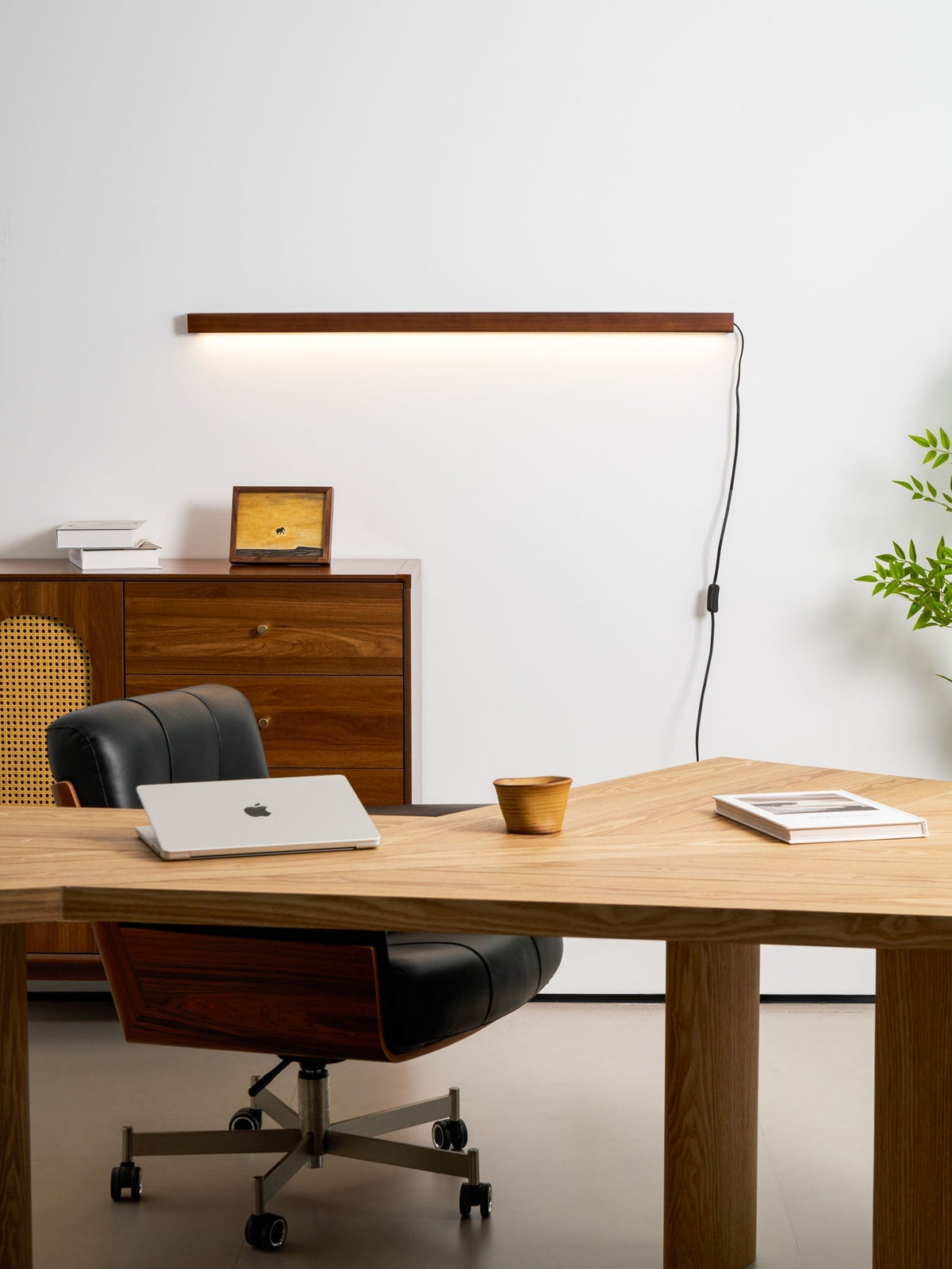 Bryf aplique de pared lineal de madera con enchufe enchufable