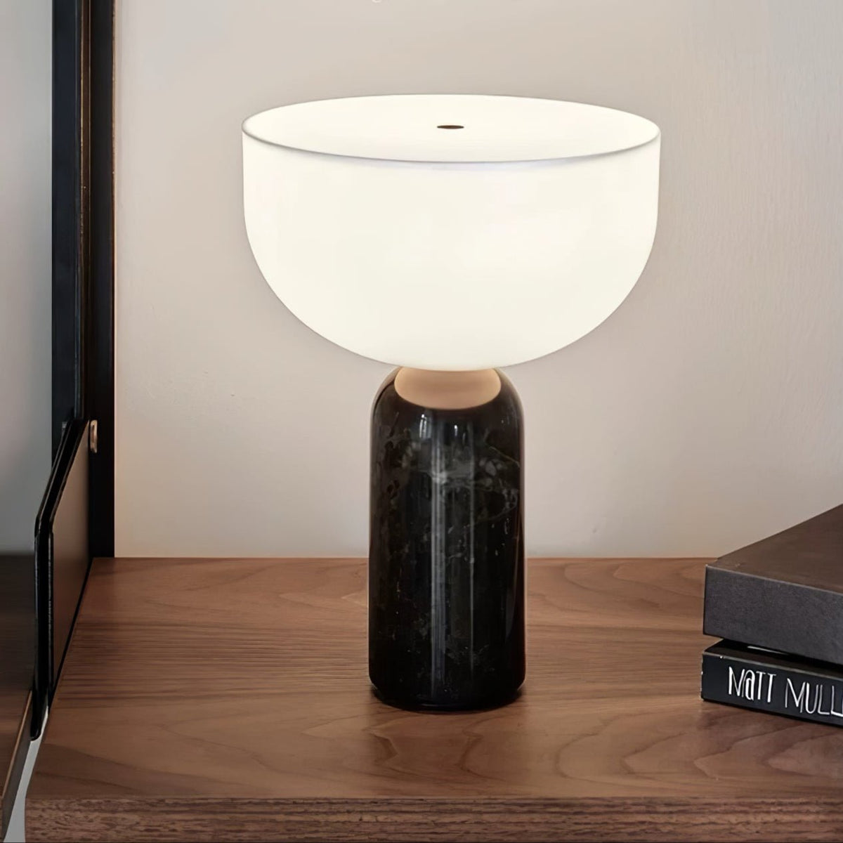 Vicky lámpara de mesa minimalista de mármol