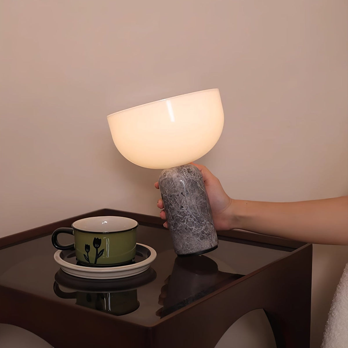 Vicky lámpara de mesa minimalista de mármol