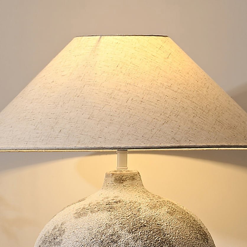 Riona lámpara de mesa de cerámica y tejido natural beige