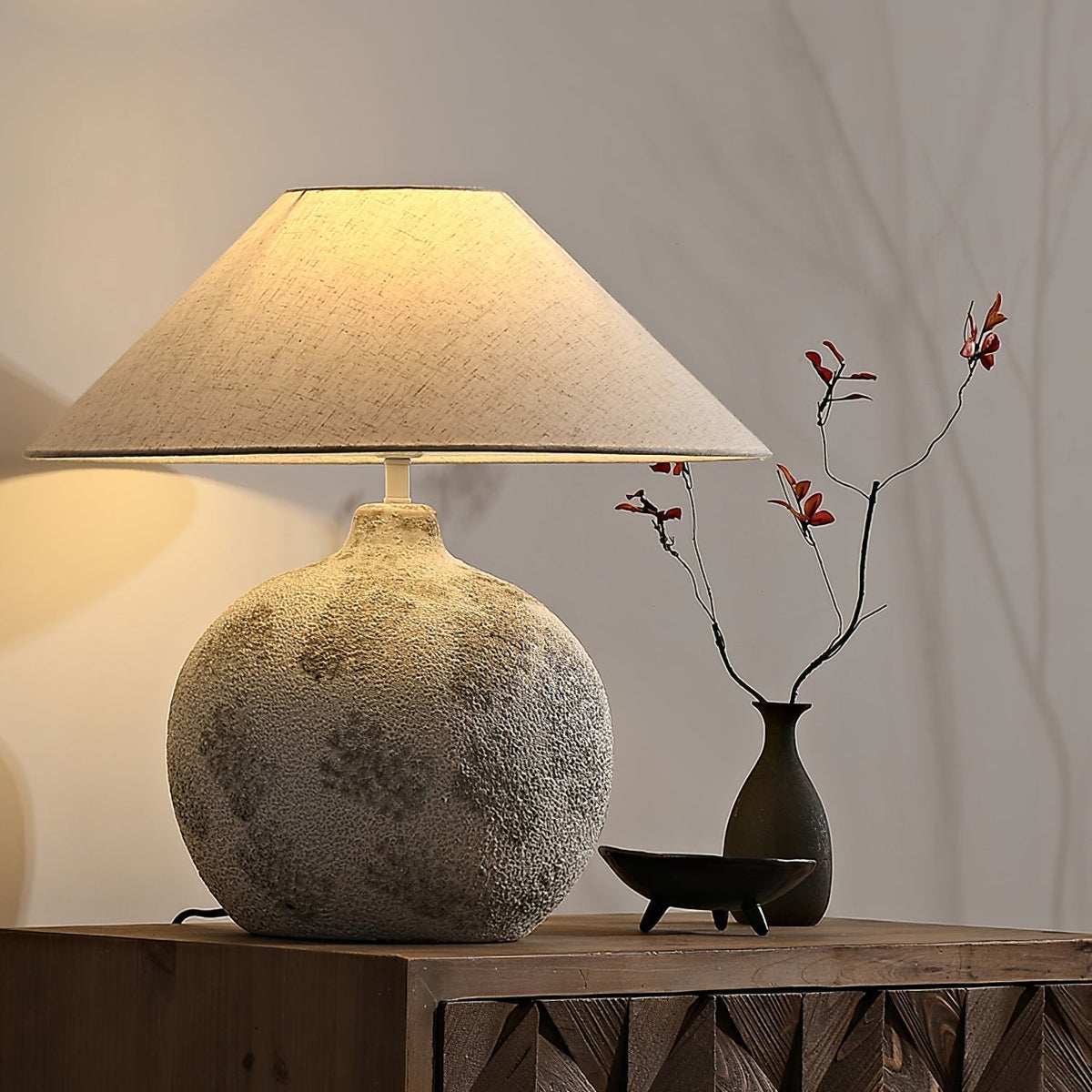 Riona lámpara de mesa de cerámica y tejido natural beige