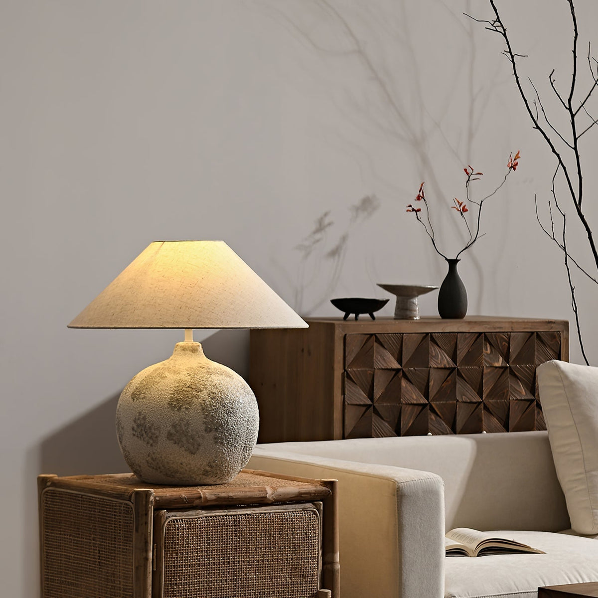 Riona lámpara de mesa de cerámica y tejido natural beige