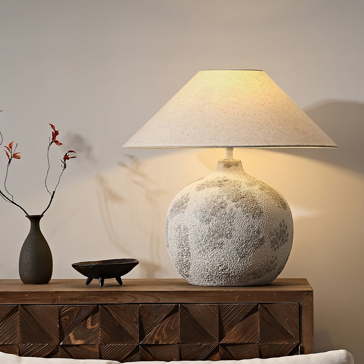 Riona lámpara de mesa de cerámica y tejido natural beige