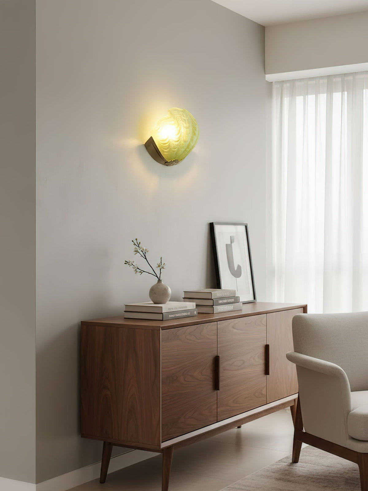 Nico aplique de pared Art Deco con pantalla de vidrio esmerilado en forma de escama