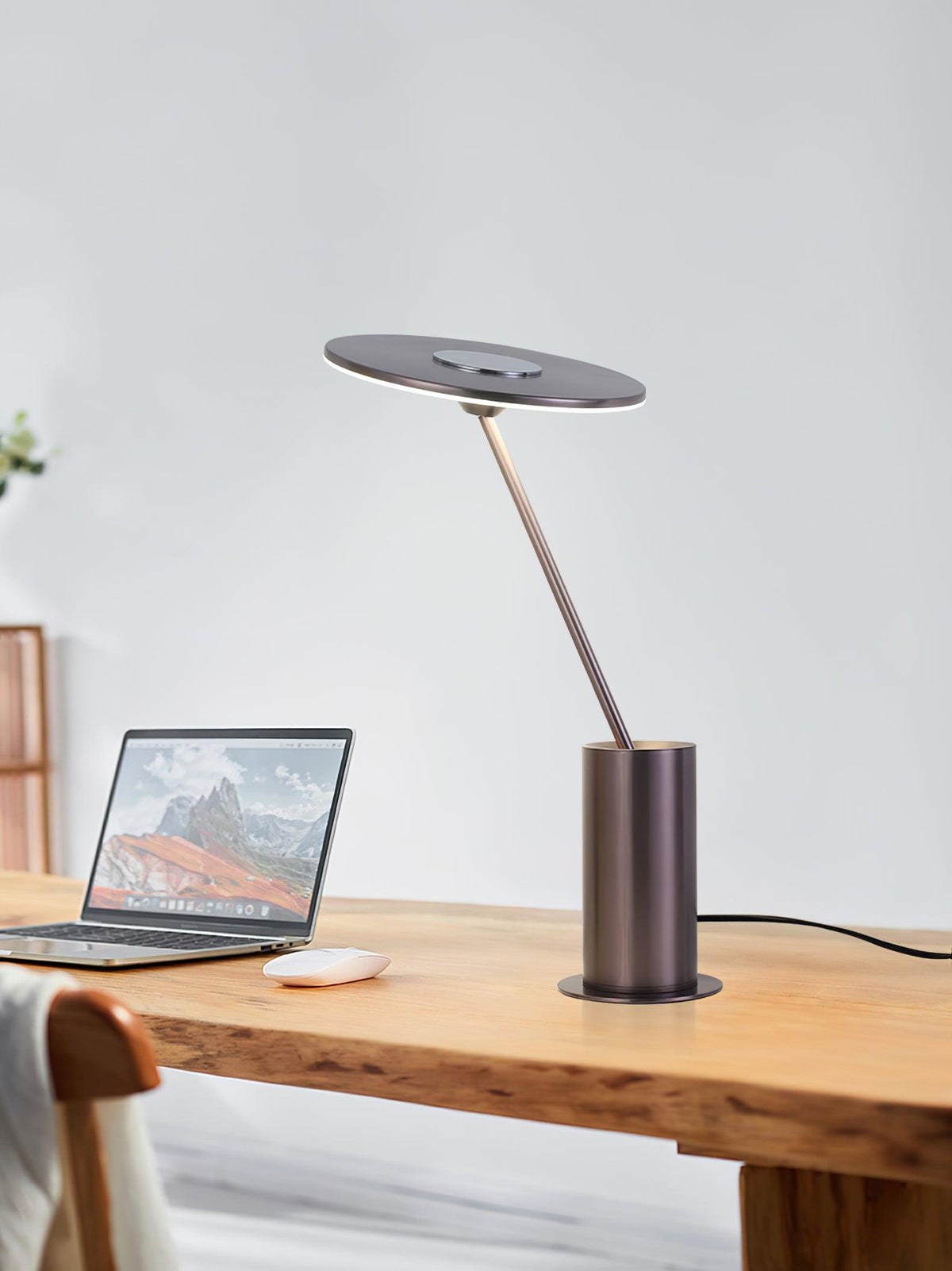 Feralielle lámpara de mesa minimalista de acero