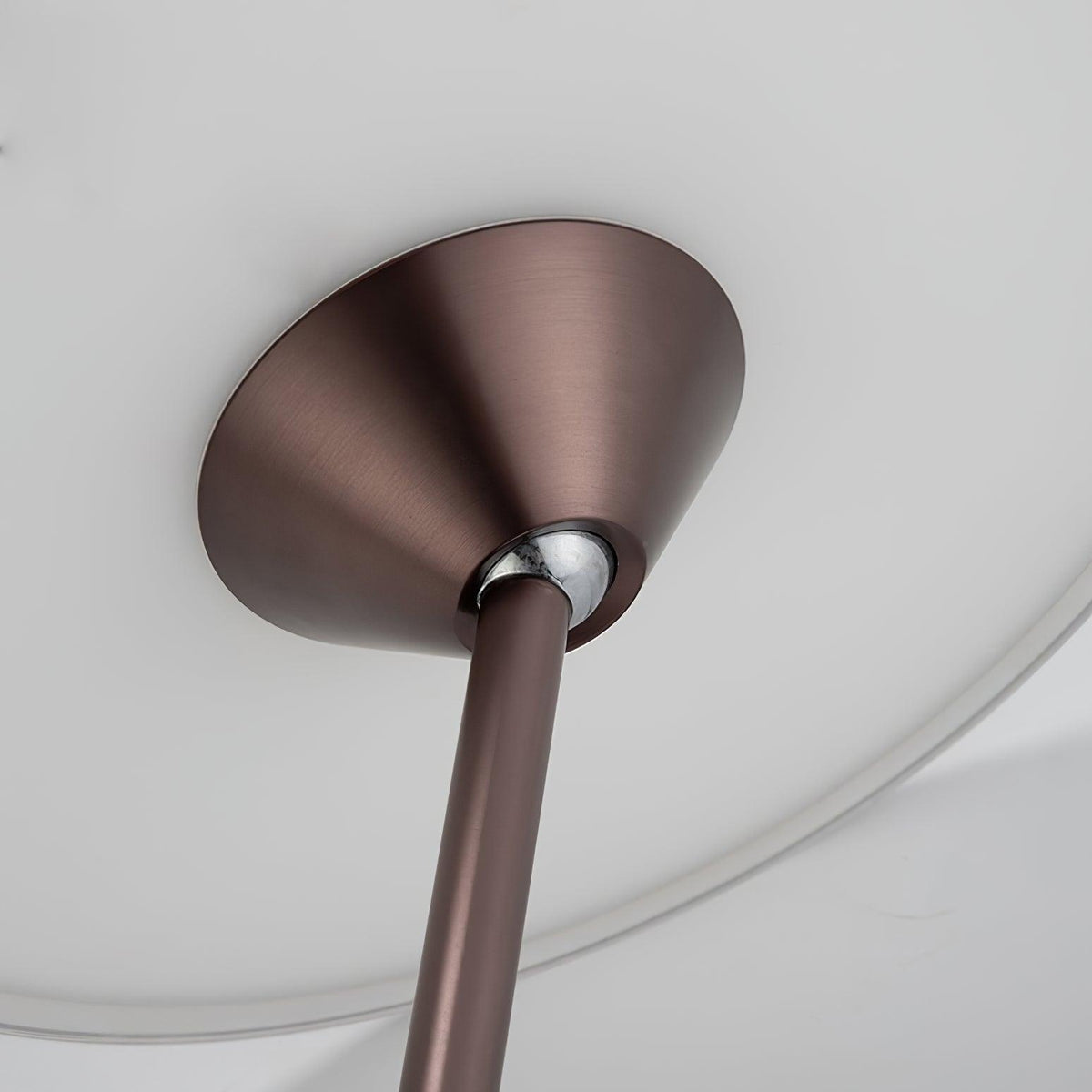 Feralielle lámpara de mesa minimalista de acero