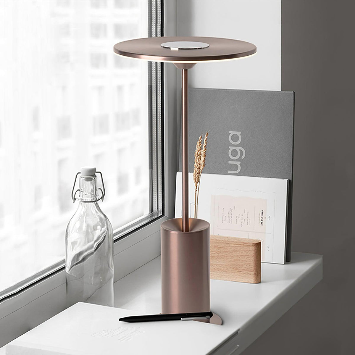 Feralielle lámpara de mesa minimalista de acero