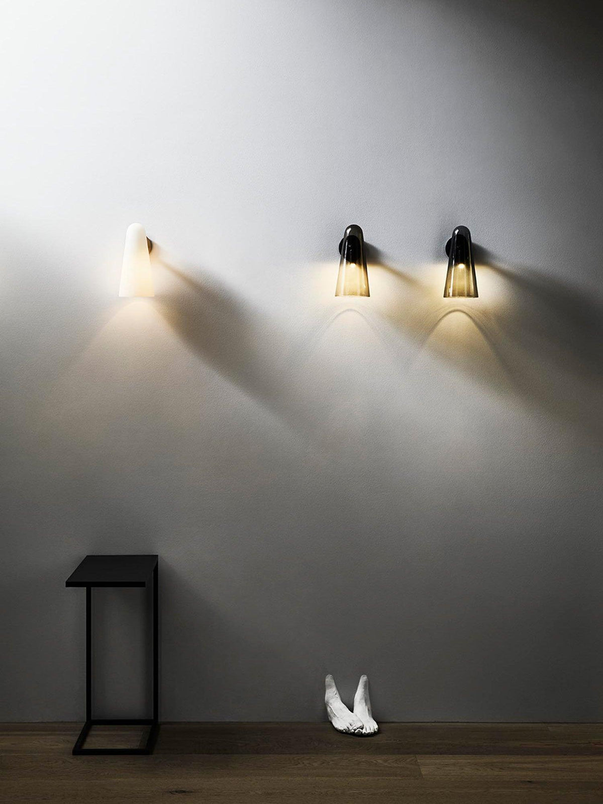 Lioririella aplique de pared con pantalla de vidrio cónico