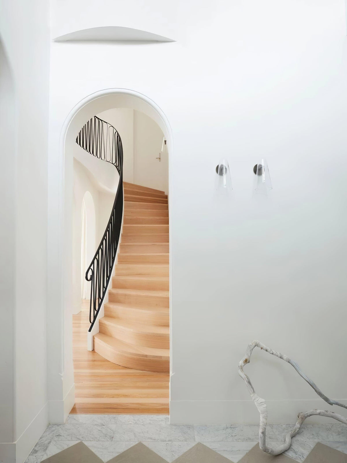 Lioririella aplique de pared con pantalla de vidrio cónico