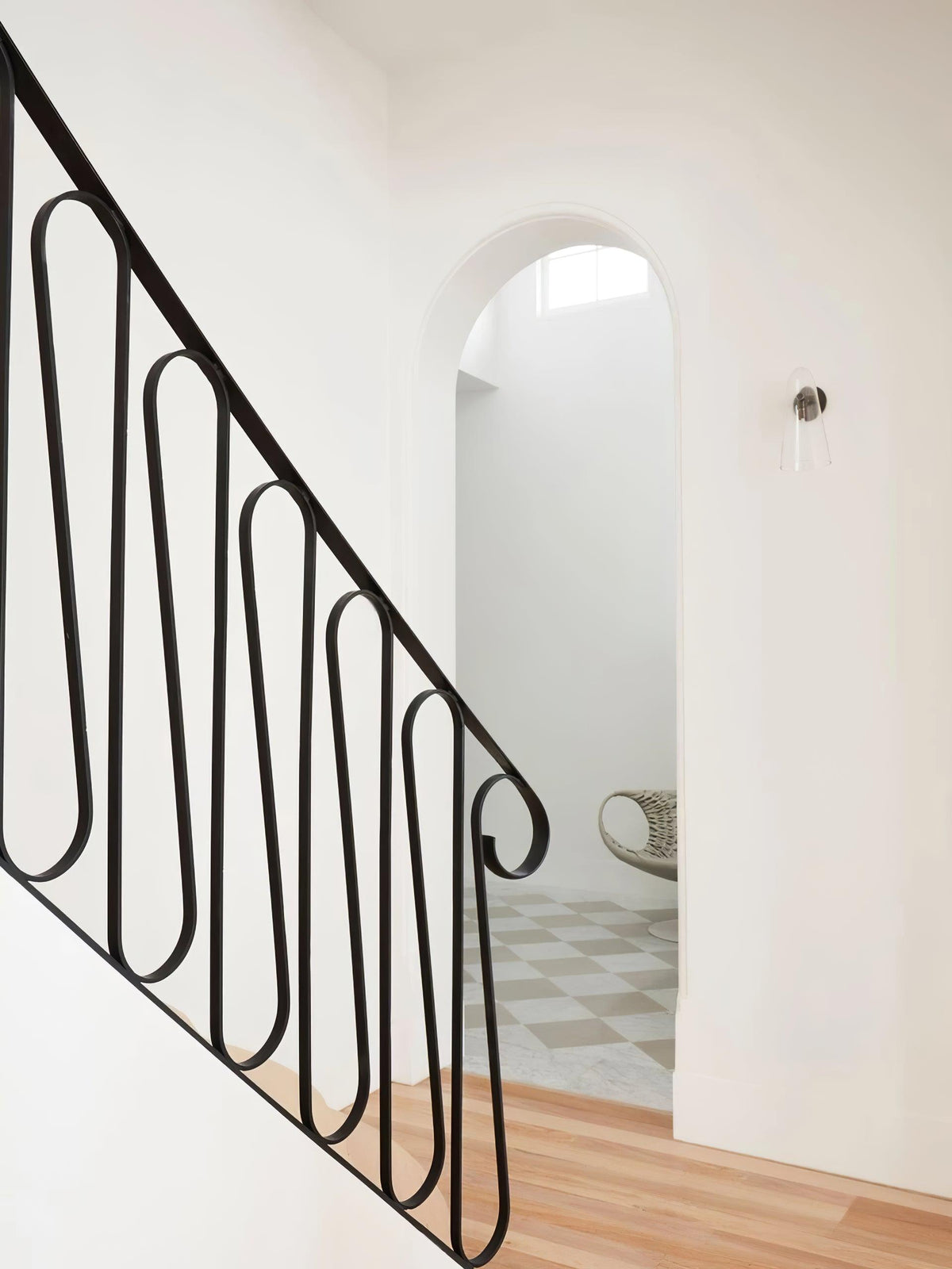 Lioririella aplique de pared con pantalla de vidrio cónico