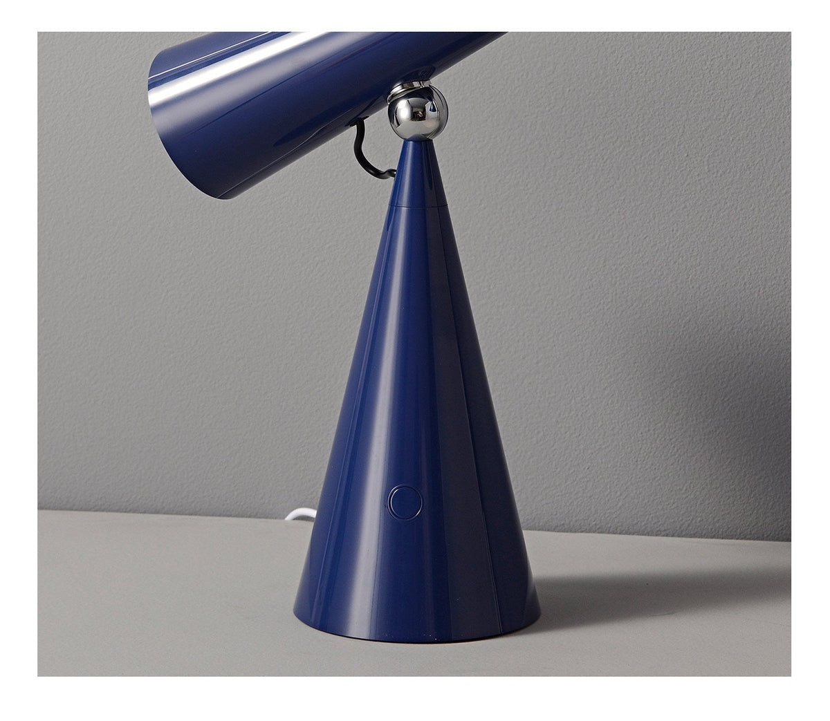 Articulated lámpara de mesa Cone